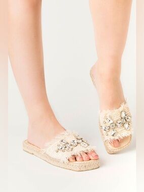 Vidorreta Beige Jeweled Knit Slide Mules size 7 (38)